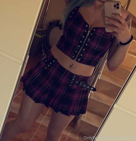 hollyhellfree model perfect galleries