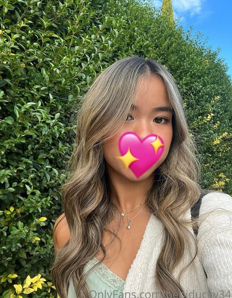 sex asian onlyfans pornographic image