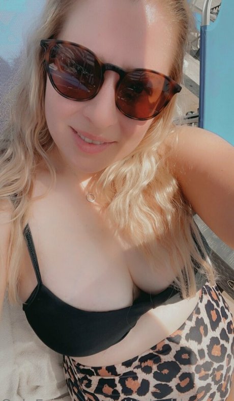 lottielushlovesfree model naked galleries