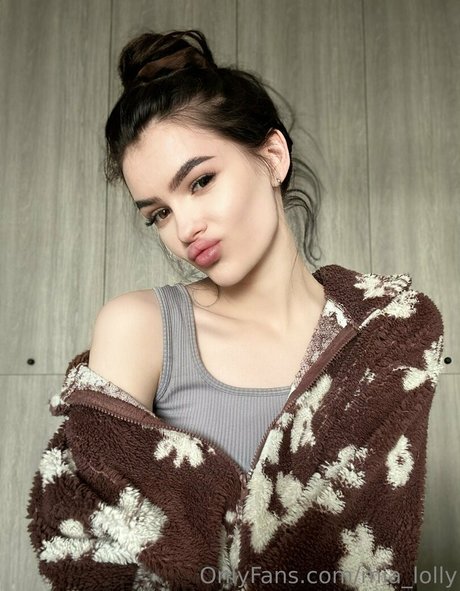 mia lolly nude actress galleries