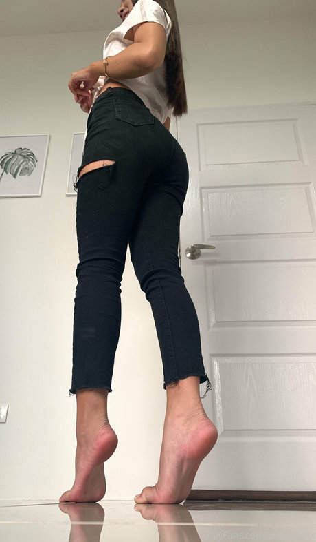 alissafootsd beautiful actress pic