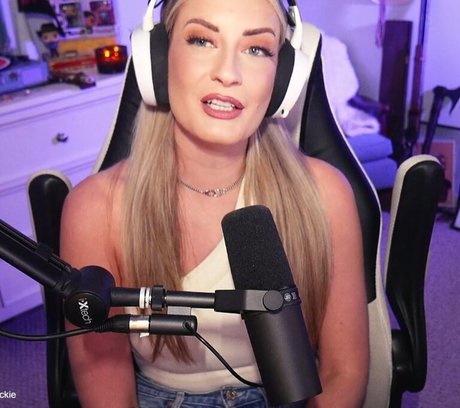 BasicWitGirl star adult img