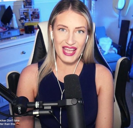 BasicWitGirl hot model img