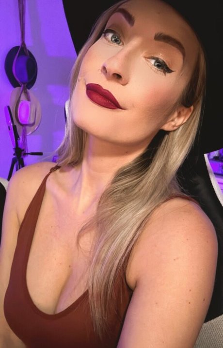 BasicWitGirl pornstar top image