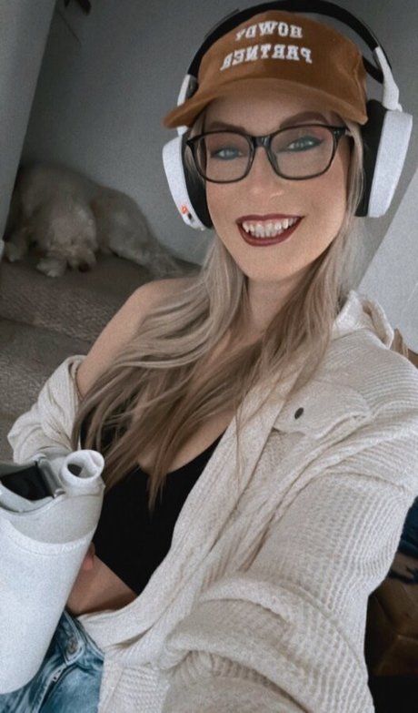 BasicWitGirl hd star image