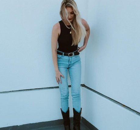 18 year old onlyfans beautiful nude galleries