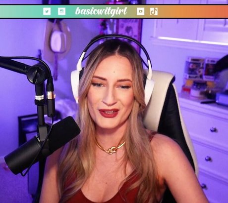 BasicWitGirl model art galleries