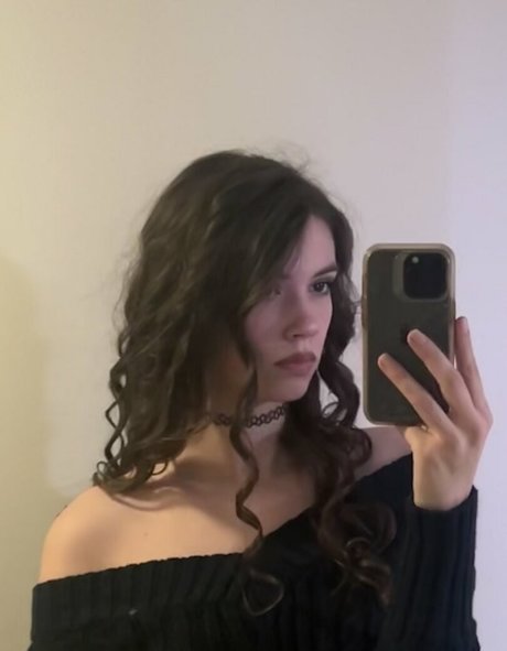 sexy mom onlyfans hd image