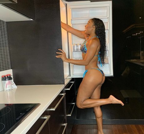 Ariane Andrew free pornstar pic