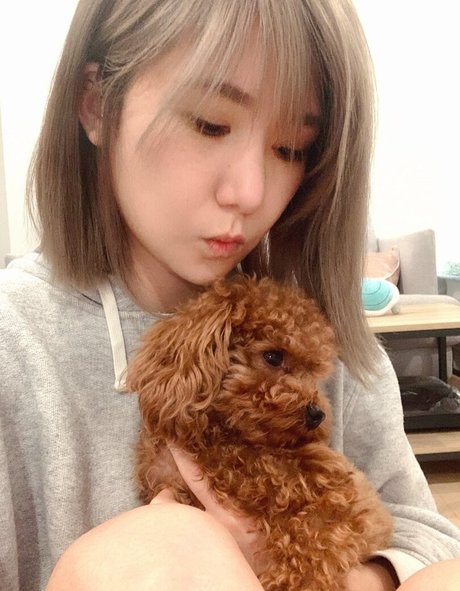 beccatilts model top picture