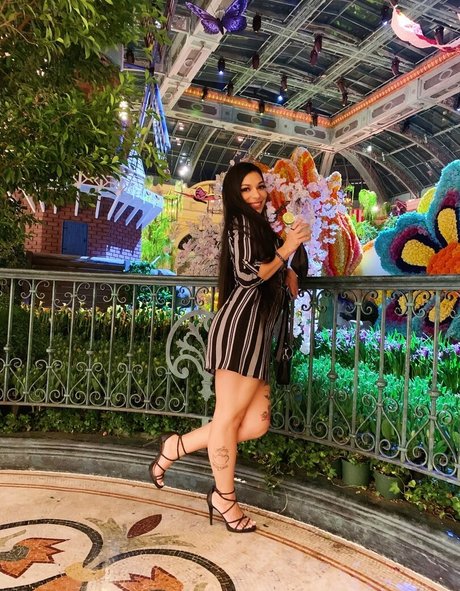 torothadon pornographic model pictures