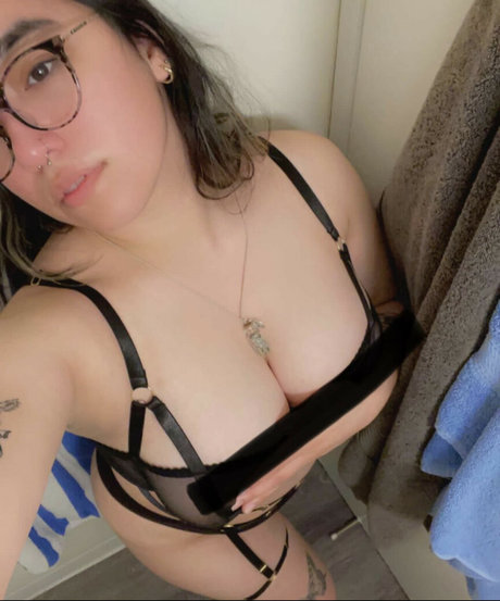 Satixx model sexy pictures