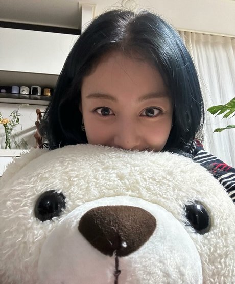 Jihyo model adult photo