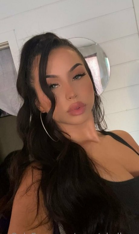 sweetsbellaxo naked actress pic