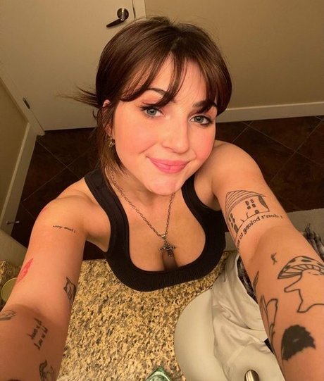 big tits skinny onlyfans nudes gallery