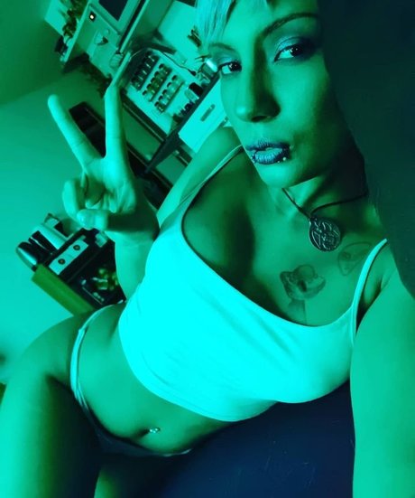 Nasu Grinder pornstar exclusive images