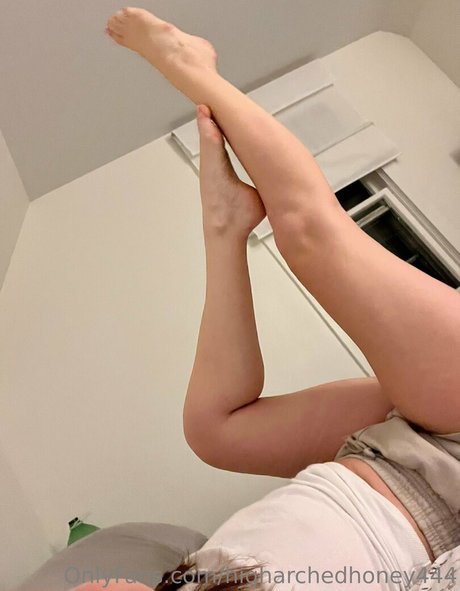 higharchedhoney444 naked star image