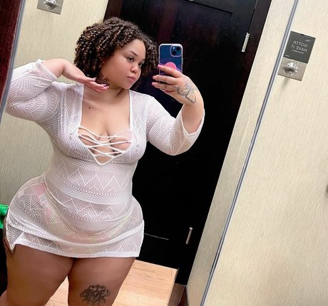 MamiTinkk sex model images