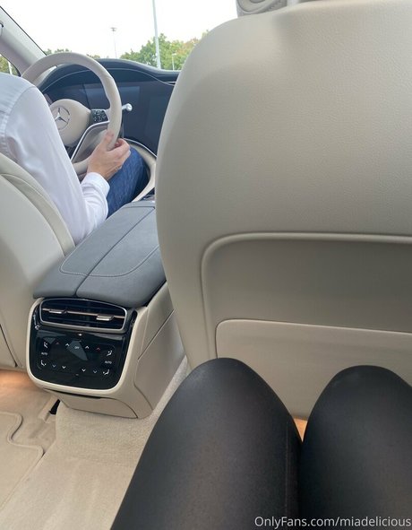 miadelicious sexy model pictures