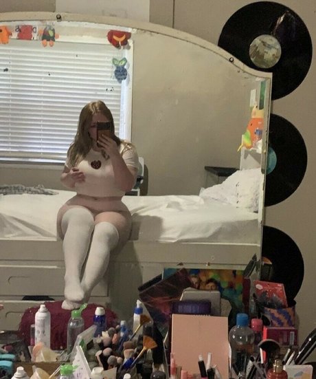 yourstrulysav model adult image