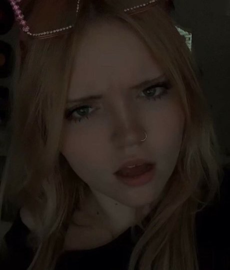 yourstrulysav model xxx gallery