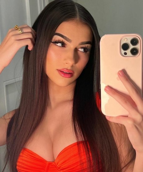 Julia Merekoulias exclusive actress pictures