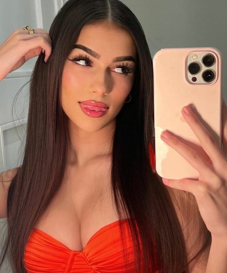 Julia Merekoulias xxx model archive