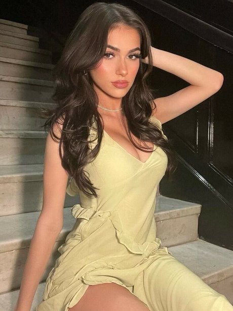 Julia Merekoulias model sexy picture