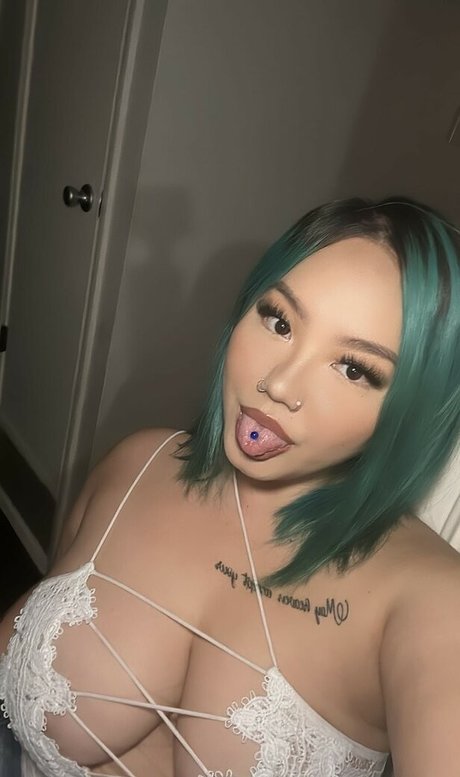 Valentine Thao model sexy pictures