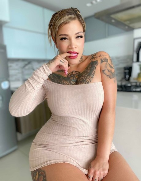 sexy mom onlyfans nudes images