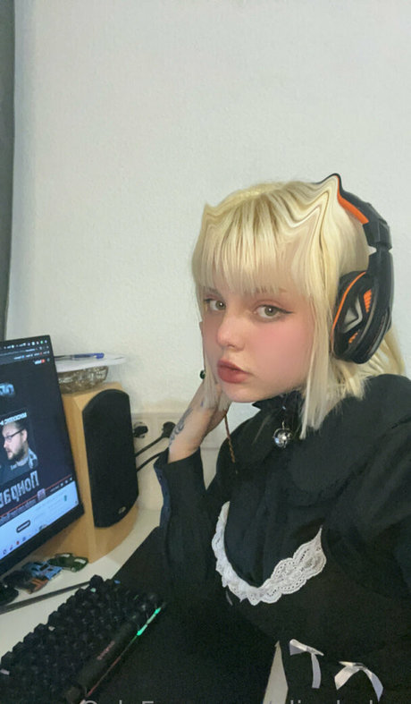 aliyahalya star adult picture