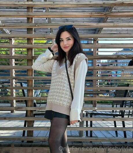 lyricsbylyla model nude image