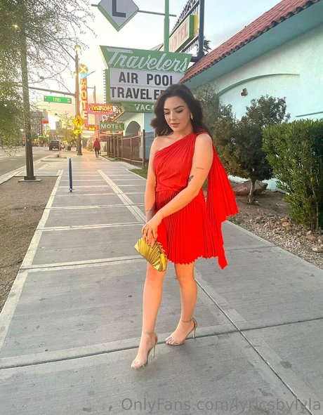 lyricsbylyla hot model pic