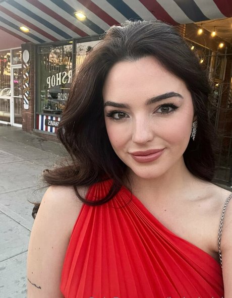 lyricsbylyla model nude pic