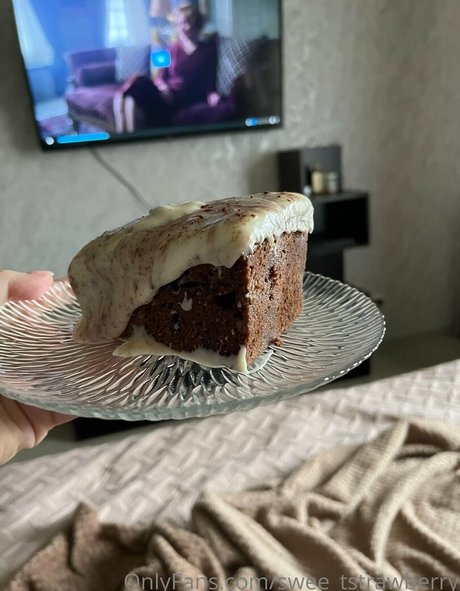 swee tstrawberry sexy model pic