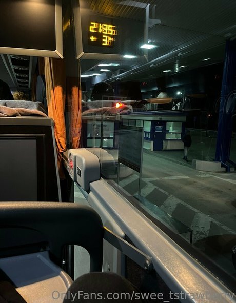 swee tstrawberry model naked photo