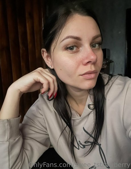 swee tstrawberry free model photo