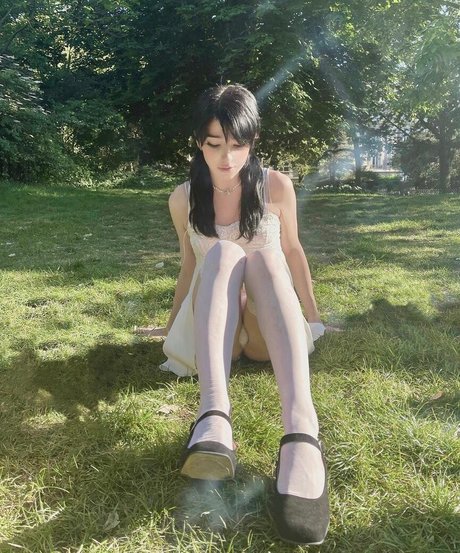 Arielle Maxine art star image