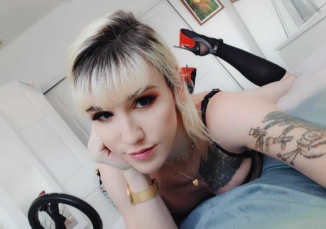 lenamoonxo pretty actress gallery