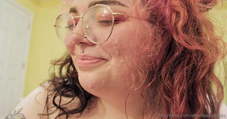 Devilbabyblues erotic star photo