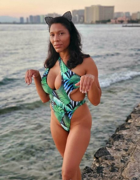 pineapplemeowmeow model nude pics