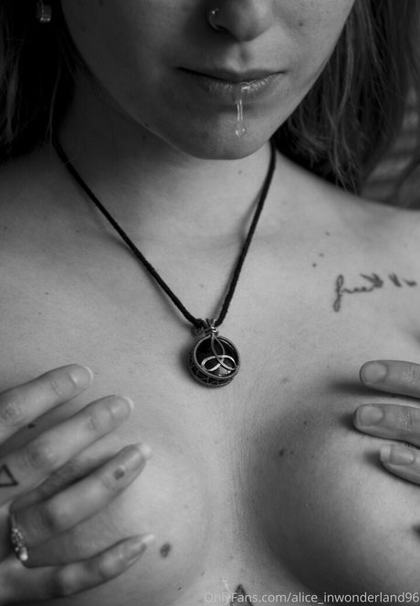 alice inwonderland96 top pornstar img