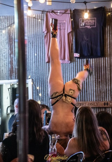 Rowanfox hd actress photos