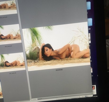 hooters onlyfans sexy naked pic