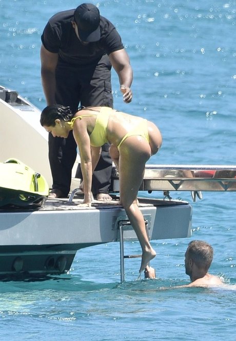 Kourtney Kardashian pornstar images