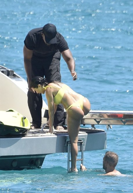 Kourtney Kardashian pornographic actress image