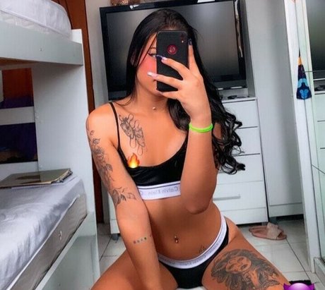 Pietra Ardivino naked model image