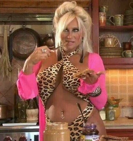 Linda Claridge model erotic pic