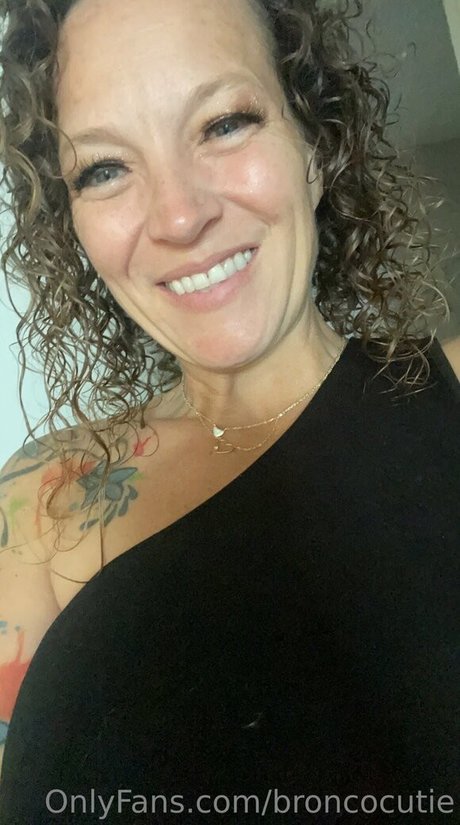 Broncocutie erotic star gallery