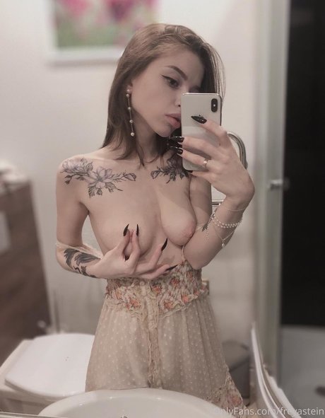 freyastein model high quality photos